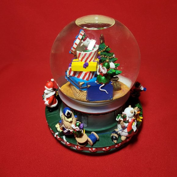 Revolving Musical Waterglobe Home for the Holidays 1999 - Picture 11 of 12
